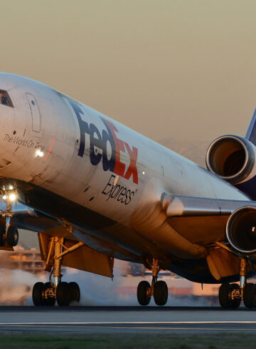 FedEx MD-11 Lost Wheel take-off