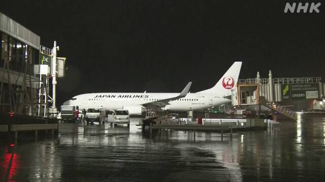 Parked Japan Airlines 737 Rotated 90 Degrees Due to High Winds