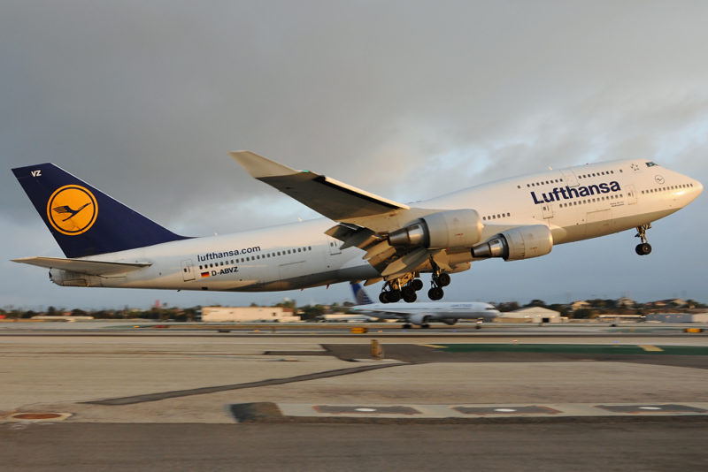 Lufthansa B747-400 replaced B747-8 on the airline U.S. service on January 19.