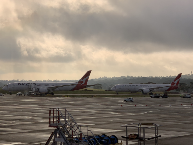 grounded qantas boeing 787-9 dreamliner
