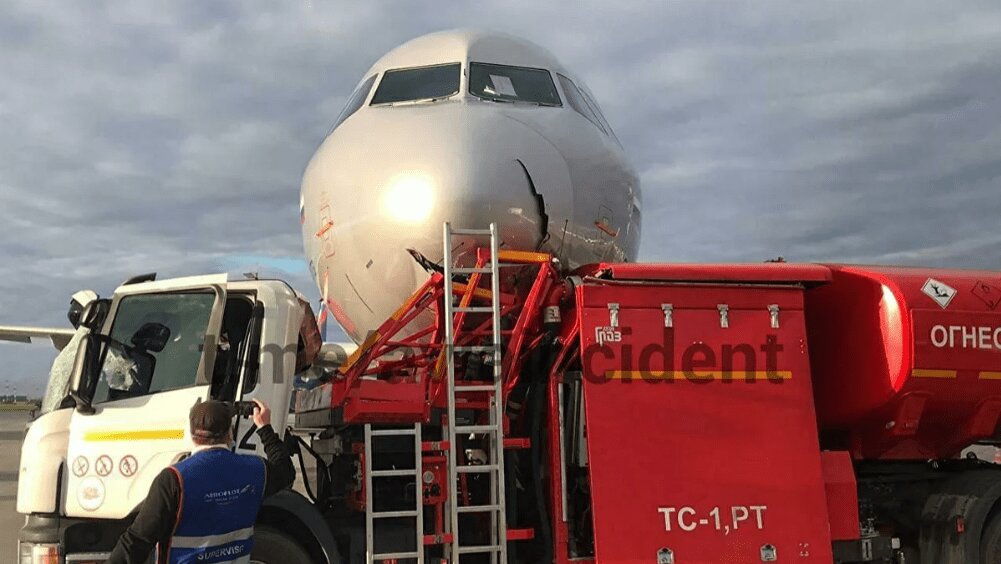 Aeroflot A321 Truck Crash