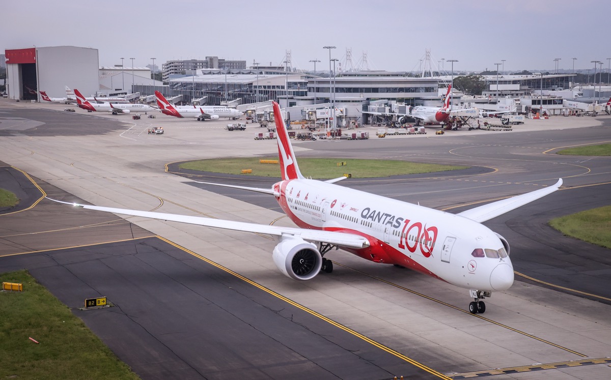 Qantas Resume International Flights