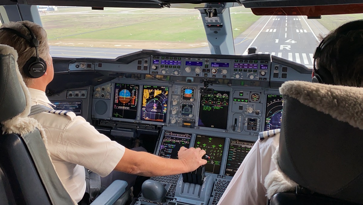 lufthansa a380 interior cockpit