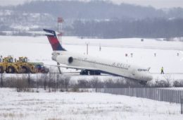 Delta Airlines B717 Skidded Off Taxiway at Pittsburgh