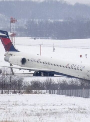 Delta Airlines B717 Skidded Off Taxiway at Pittsburgh