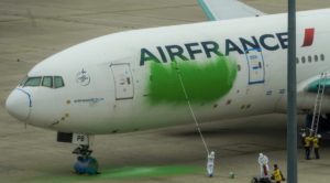 Greenpeace Activists Vandalise Air France 777