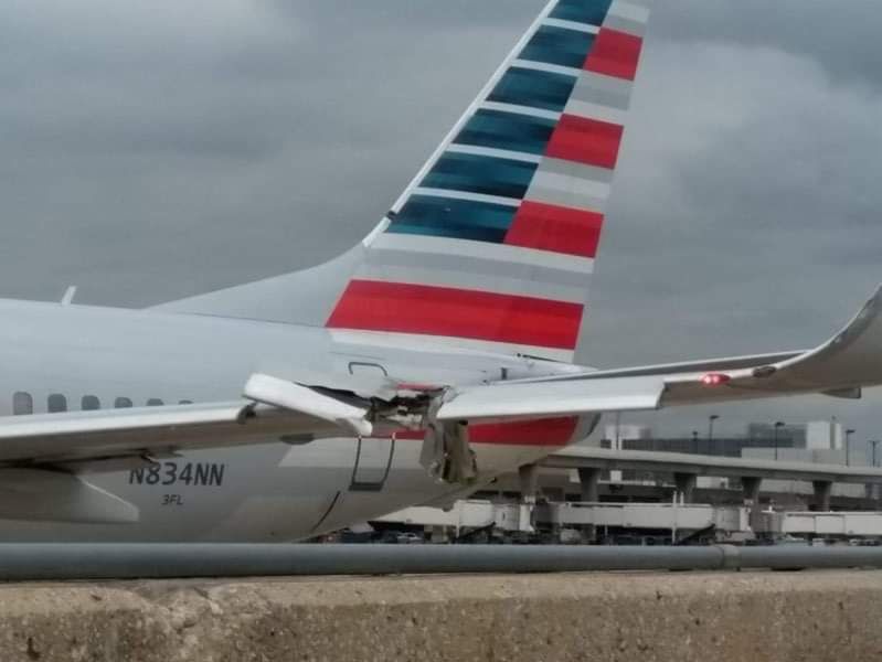 American Airlines Boeing 737 Hits Light Pole in Dallas Airport