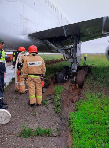 Ikar Pegasfly B767 Veers Off Runway