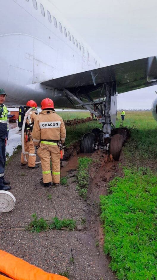 Ikar Pegasfly B767 Veers Off Runway