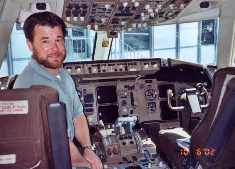 In the cockpit of United B757-200