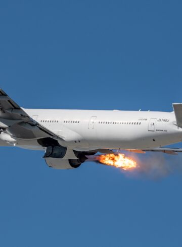 JAL Boeing 777 Suffers Engine Failure After Take Off