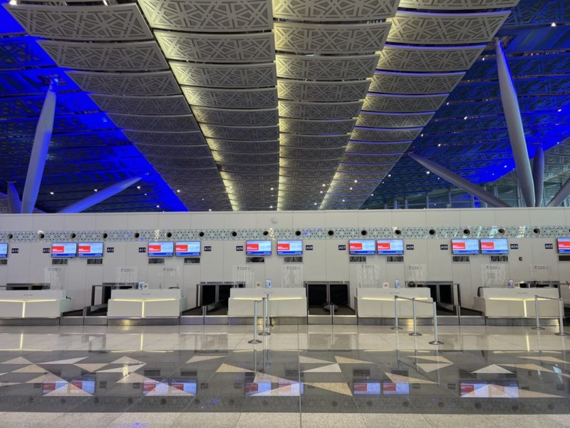 Airports with check-in counters
