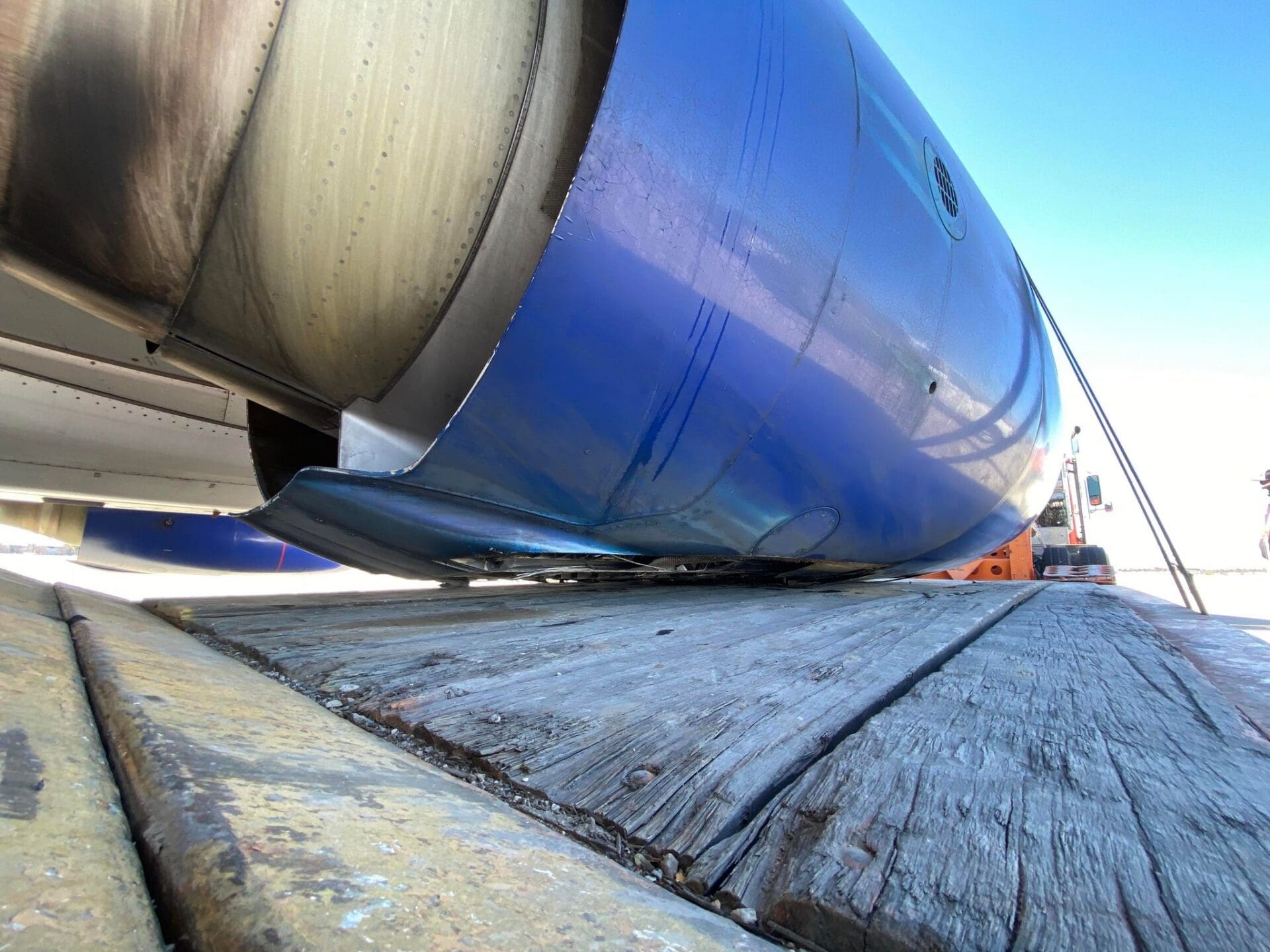 Sun Country Boeing 737 Suffers Right Hand Landing Gear Collapse