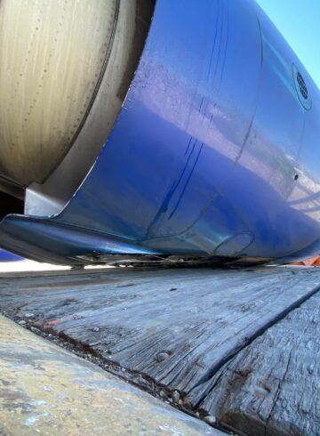 Sun Country Boeing 737 Suffers Right Hand Landing Gear Collapse