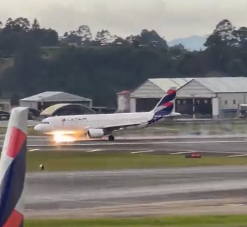 LATAM Airbus A320 Lands With Nose Gear Rotated by 90 Degrees