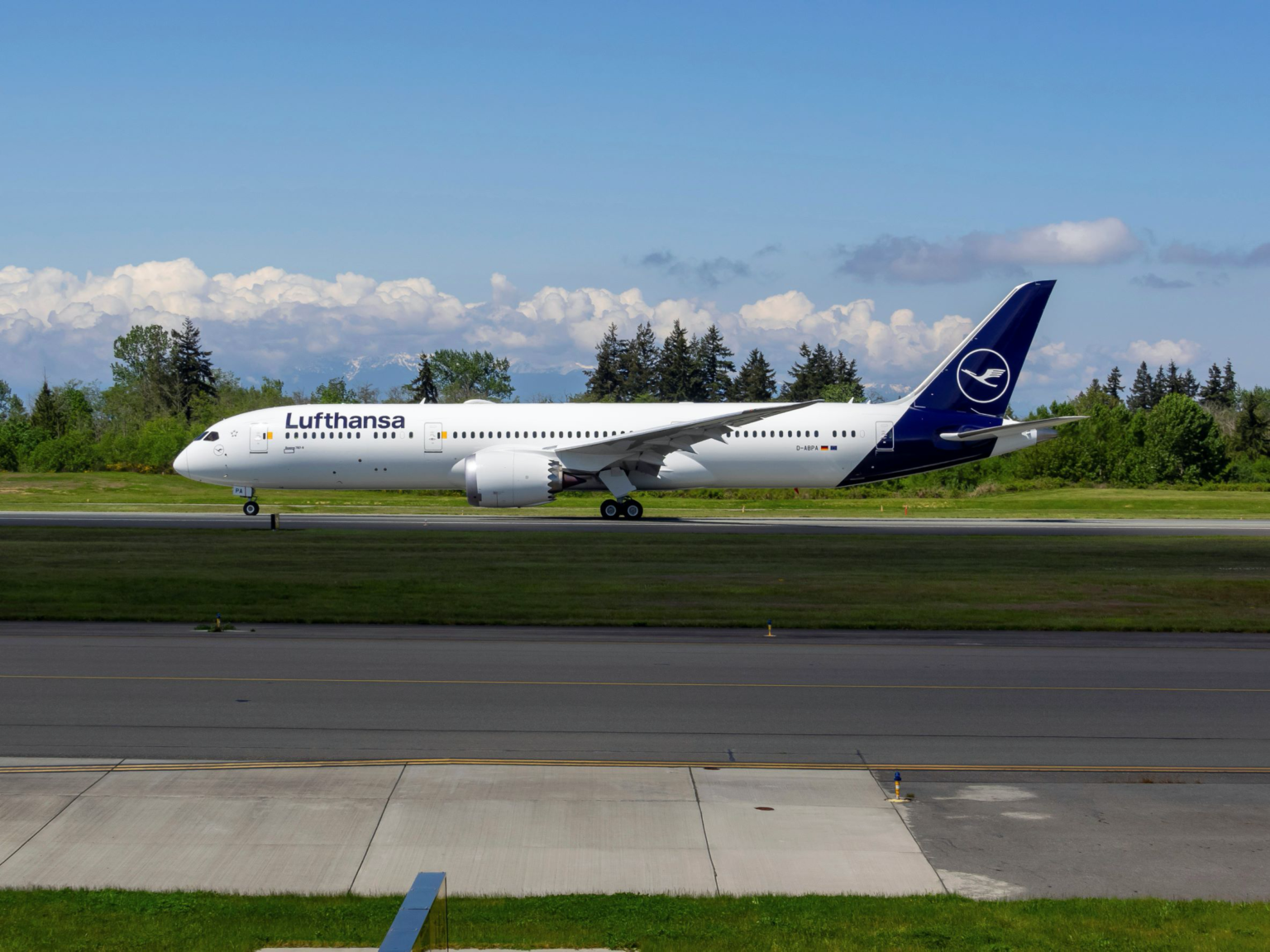 Lufthansa B787 9 Route Update Condor Reveals New Cabin Of A330neo