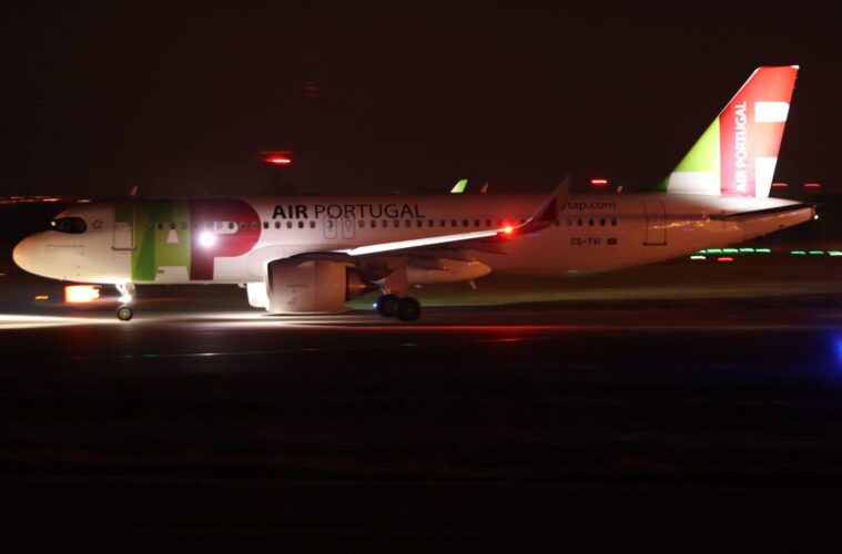 morgue afsked samfund TAP Air Portugal A320neo Hits Motorbike on Landing, Kills Two