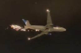 United Airlines Boeing 777 Returns After Sparks & Debris Fall + Ground 25 B777-200