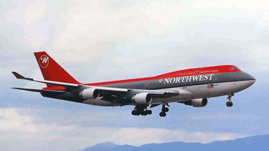 Miracle On Northwest Airlines Flight 85 - How 4 Pilots Saved 404 Lives?