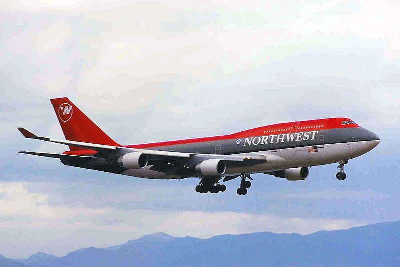 Miracle On Northwest Airlines Flight 85 - How 4 Pilots Saved 404 Lives?