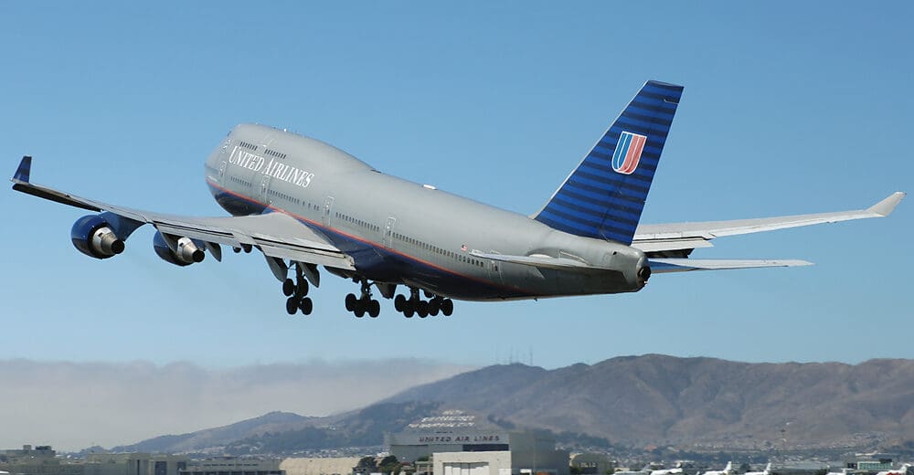 Miracle On United B747-400 - How Pilots Narrowly Avoided Crashing Into a Mountain?