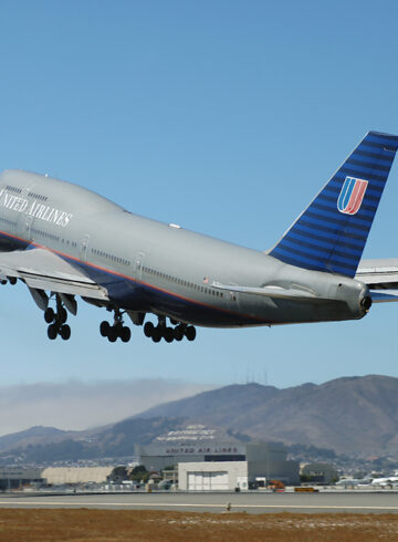 Miracle On United B747-400 - How Pilots Narrowly Avoided Crashing Into a Mountain?