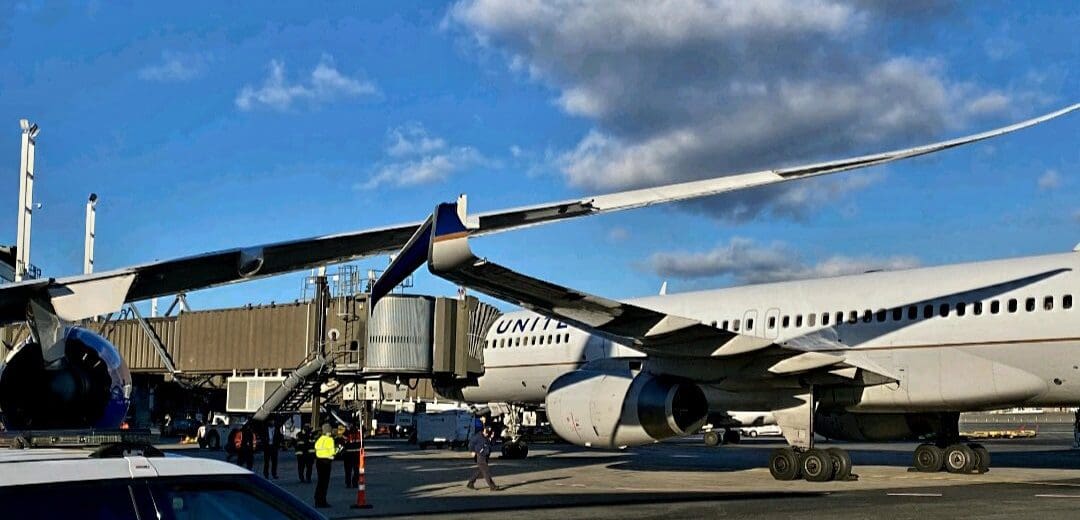 United B787 and B757 Collide at Newark Airport