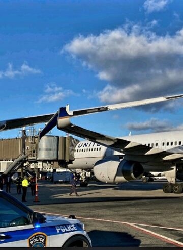 United B787 and B757 Collide at Newark Airport