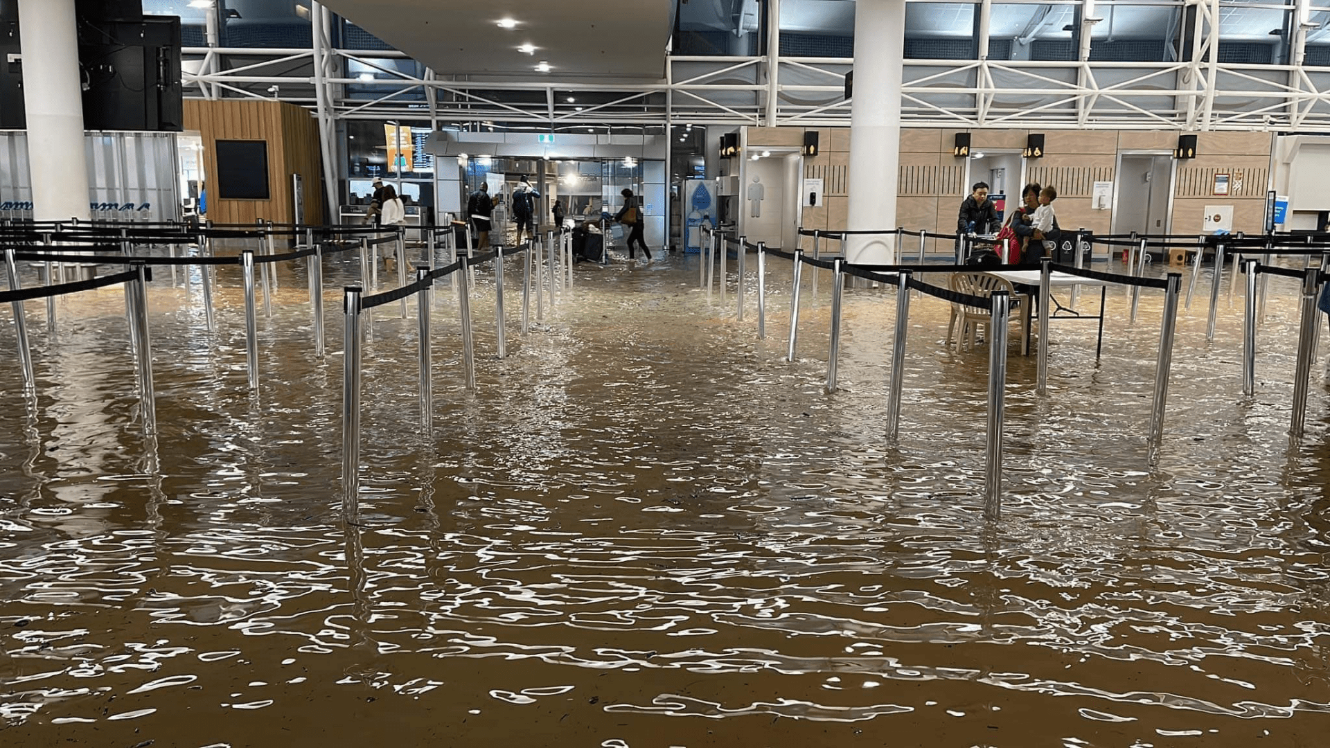 Heavy Flooding Closes Auckland Airport, Emirates Operates 13-Hour Flight to Nowhere