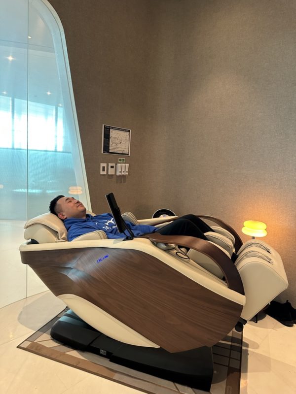 Before the flight, I tried out the massage chair, it was very relaxing in this zero gravity position.
