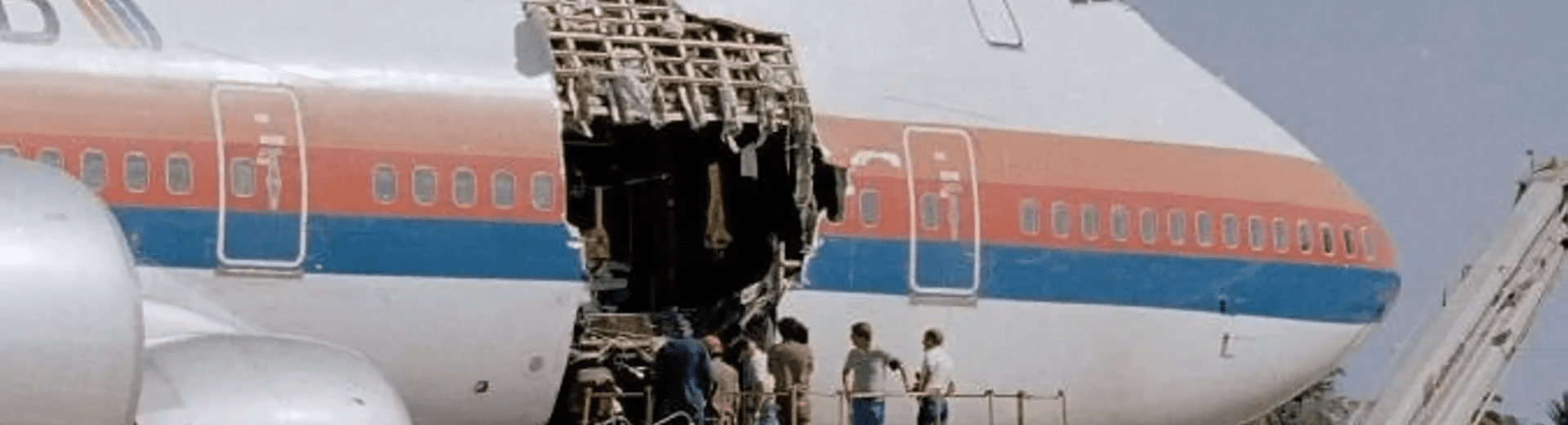 Miracle on United Flight 811 - How Pilots Saved 346 Lives?
