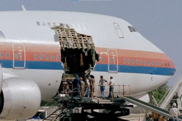 Miracle on United Flight 811 - How Pilots Saved 346 Lives?