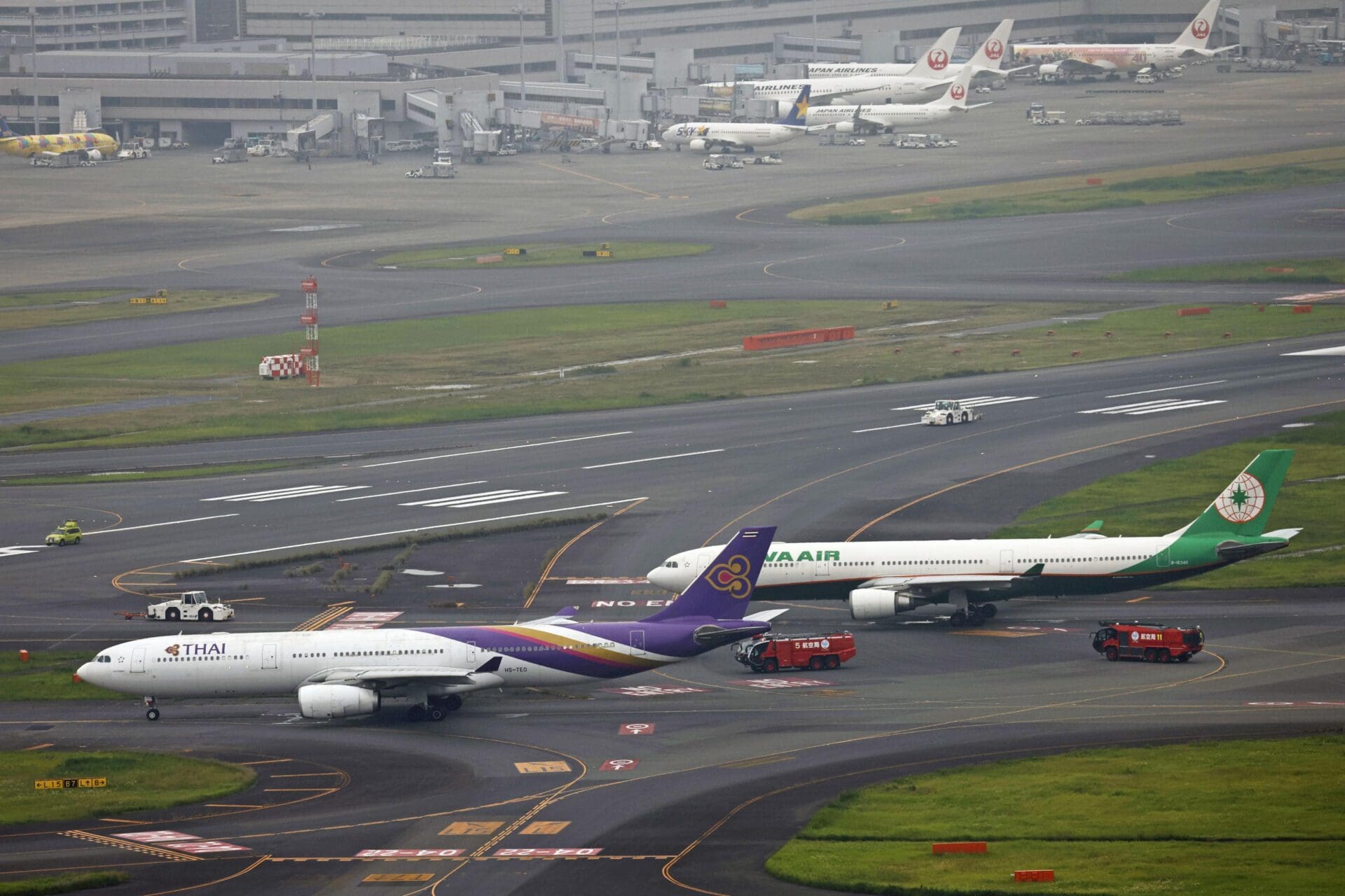 EVA Air and Thai Airways A330s Collide at Tokyo Haneda Airport