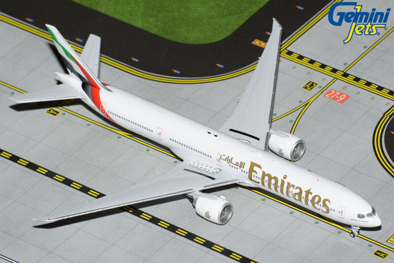 GeminiJets GJUAE2219 1:400 Emirates Boeing 777-300ER (New Livery) A6-ENV