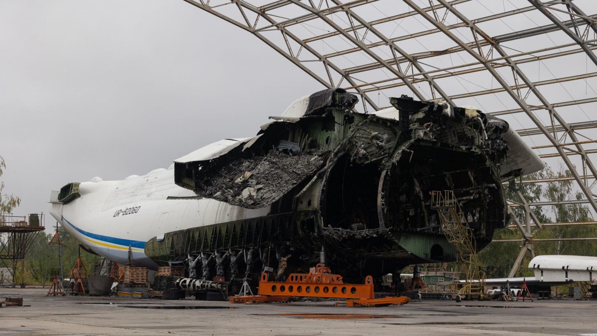 a plane that has been demolished