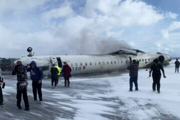 a plane that has been crashed on the ground