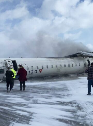 a plane that has been crashed on the ground