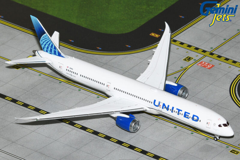 GeminiJets GJUAL2229 1:400 United Airlines Boeing 787-10 Dreamliner N13014