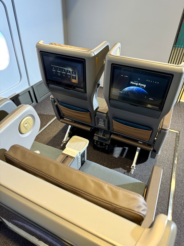 Cathay_Pacific_Premium_Economy_9