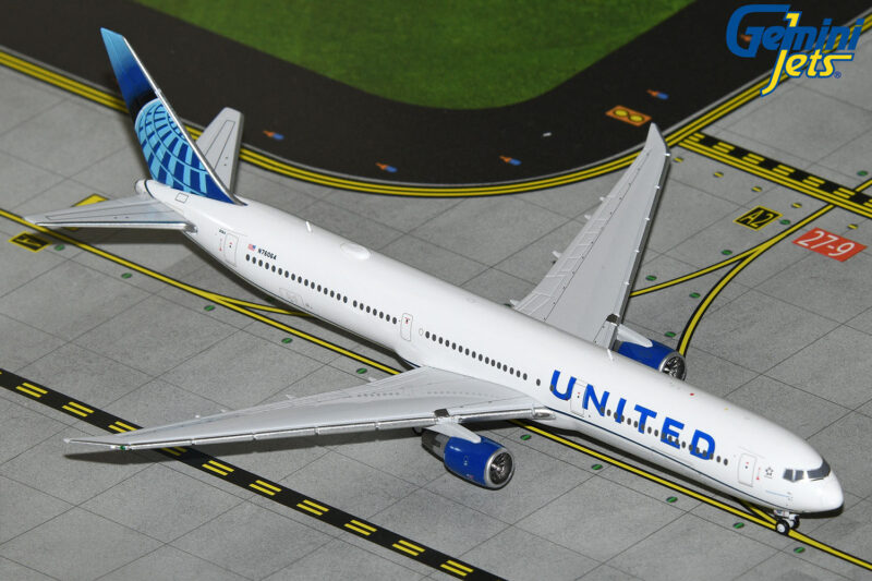 GeminiJets GJUAL2152 1:400 United Airlines Boeing 767-400ER N76064