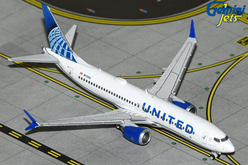 GeminiJets GJUAL2225 1:400 United Airlines Boeing 737 MAX 8 N17265