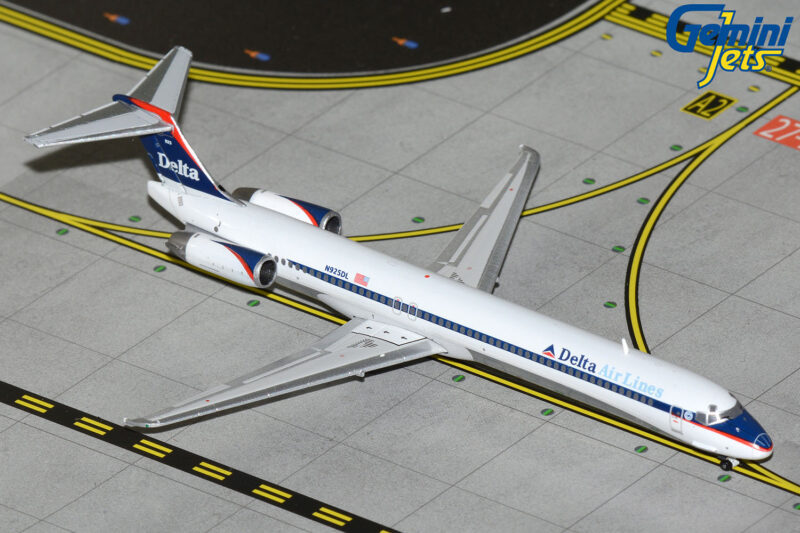 GeminiJets GJDAL1124 1:400 Delta Air Lines MD-88 N925DL