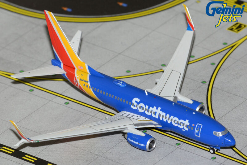 GeminiJets GJSWA2293 1:400 Southwest Airlines Boeing 737-700 N943WN