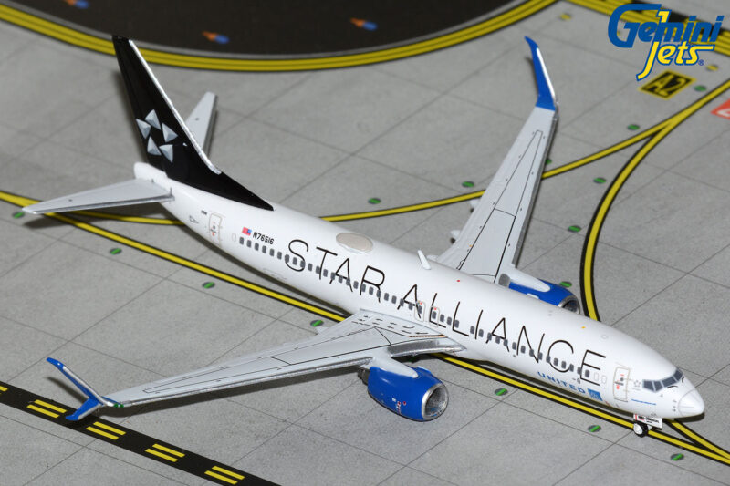 GeminiJets GJUAL2312 1:400 United Airlines Boeing 737-800 "Star Alliance" N76516