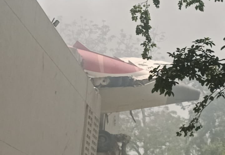 a plane crashed into a building