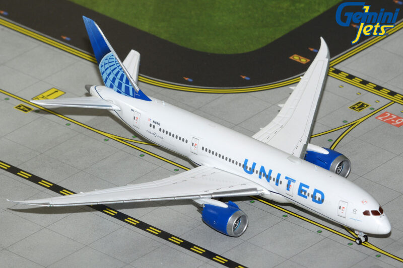GeminiJets GJUAL2329 1:400 United Airlines Boeing 787-8 N26902