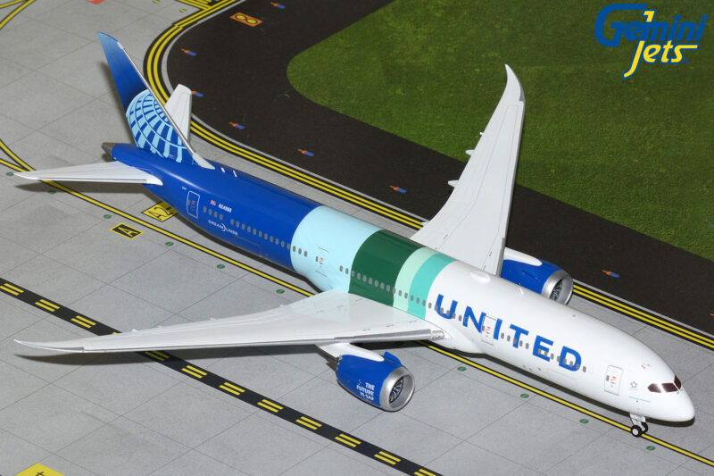 GeminiJets G2UAL1395 1:200 United Airlines Boeing 787-9 "The Future is SAF" N24988