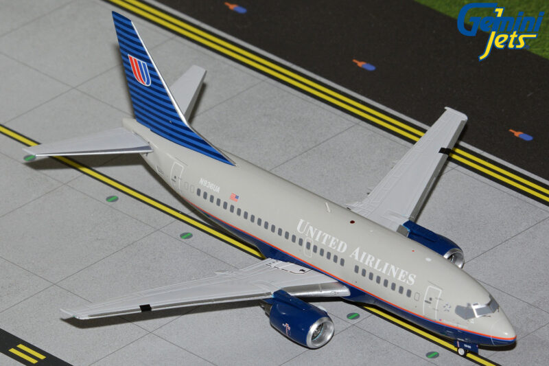 GeminiJets G2UAL312 1:200 United Airlines Boeing 737-500 "Battleship" N946UA