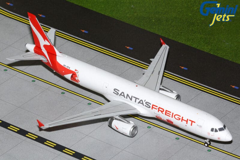 GeminiJets G2QFA1477 1:200 Qantas Freight Airbus A321P2F "Santa's Freight" VH-XF4