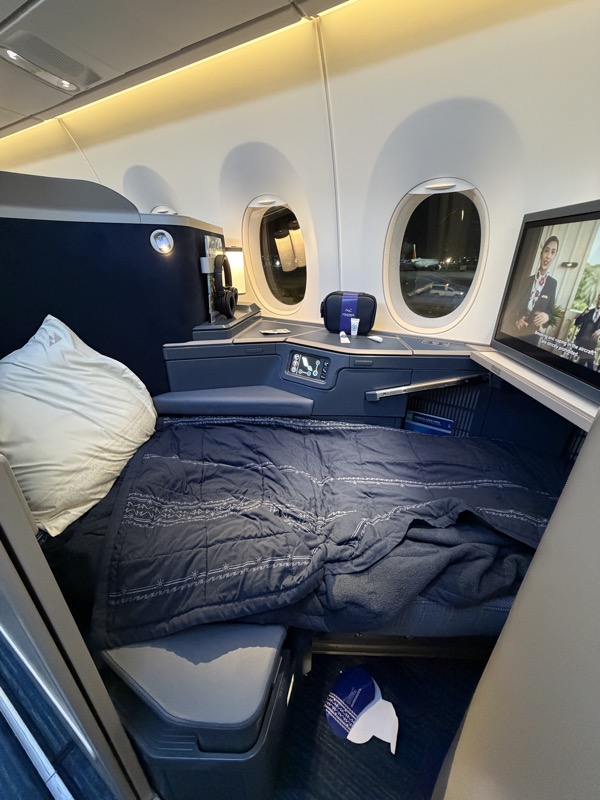 Philippine Airlines A350-1000 Business Class suite